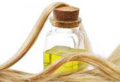 Tratamiento con aceite para el cabello. Comprueba por qué es mejor que los acondicionadores