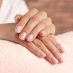 ¡Gel fuera! ¿Cómo reparar las uñas dañadas después de la manicura con esmalte de gel?